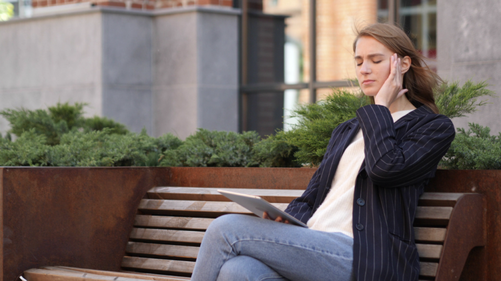 Why You Pretend Not to See Someone You Know in Public